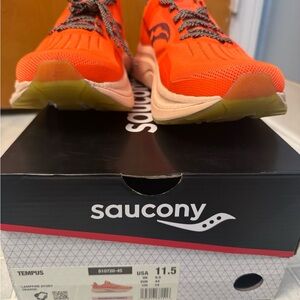 New in box women’s Saucony Tempus